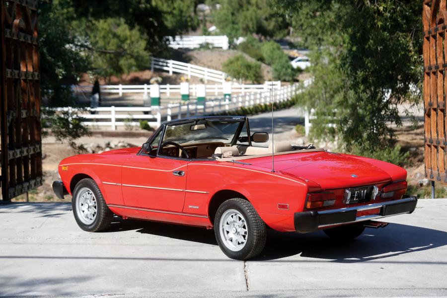  Pininfarina Spider Azzura 1983 года  (фото 6 из 8)